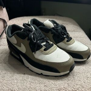 nike women’s size 8 air max 90s